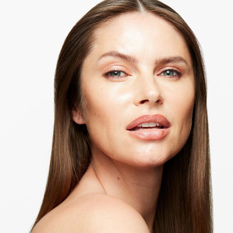 M.A.C Strobe Dewy Skin Tint image number 38